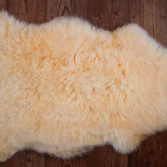 Lammfell Goldgelb (nicht geschoren)