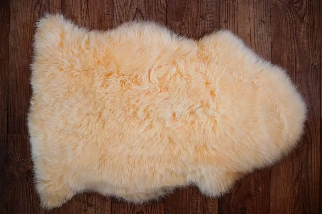 Lammfell Goldgelb (nicht geschoren)
