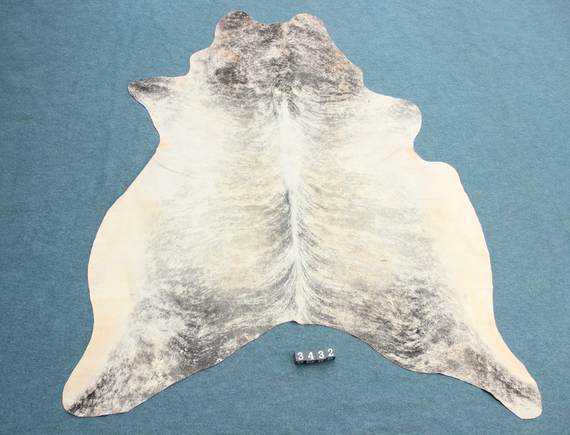Kuhfell Grau Weiß Beige getigert (3432)