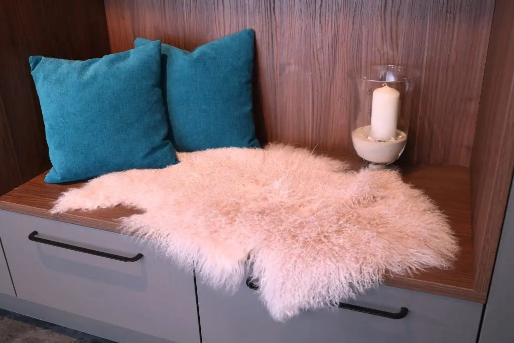 Tibet Schaffell wie Gotland pink gefärbt