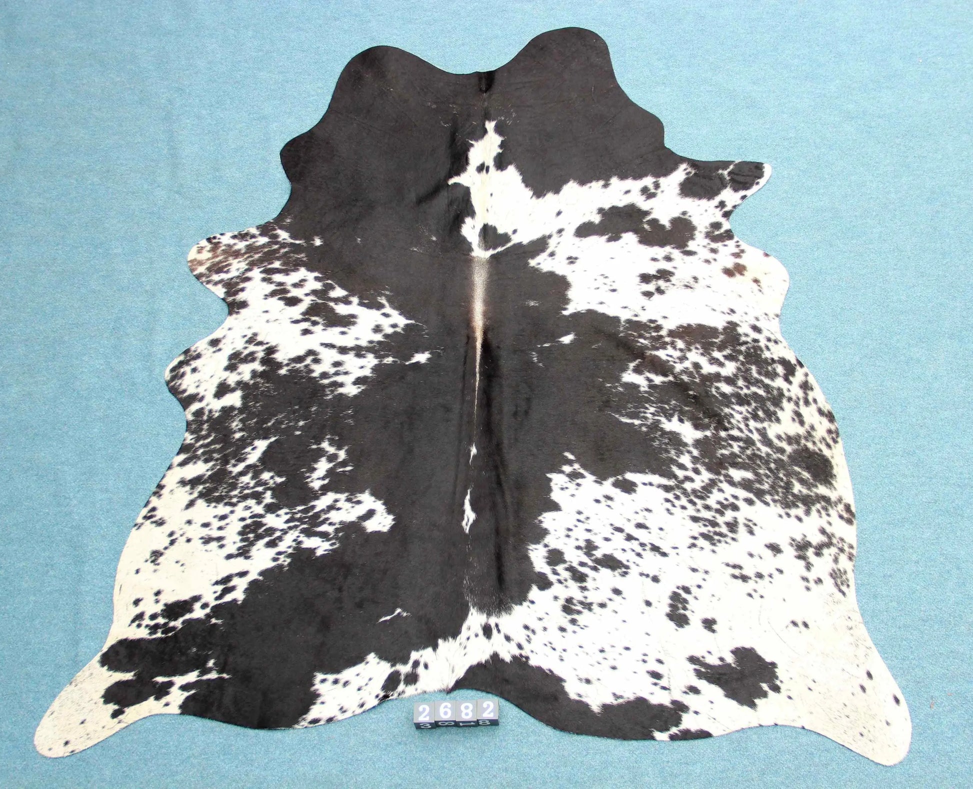 Kuhfell Schwarz Weiß (2682) 2-3 qm gesprenkelt