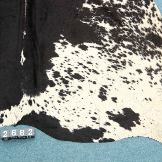 Kuhfell Schwarz Weiß (2682) 2-3 qm gesprenkelt