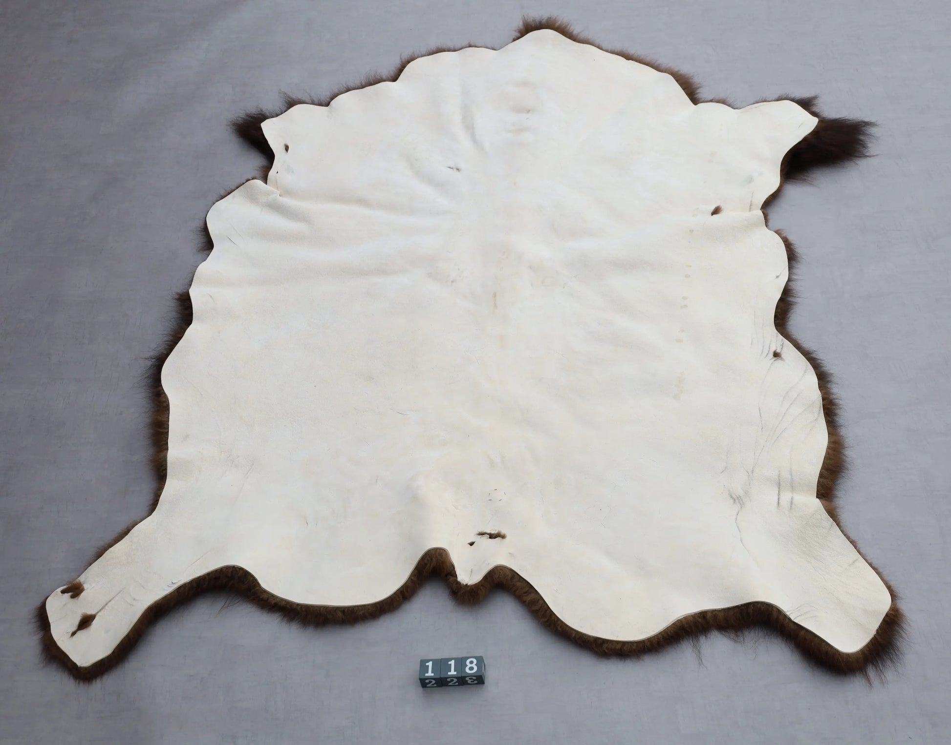 Hochwertiges Bisonfell  Einzigartiges Naturprodukt (ca. 213 x 175 cm) Nr. 118