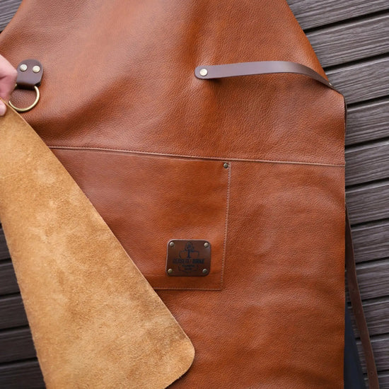 Premium Leder-Grillschürze Whiskybraun mit Personalisierung | Regular  Gerberei Birke Fellshop