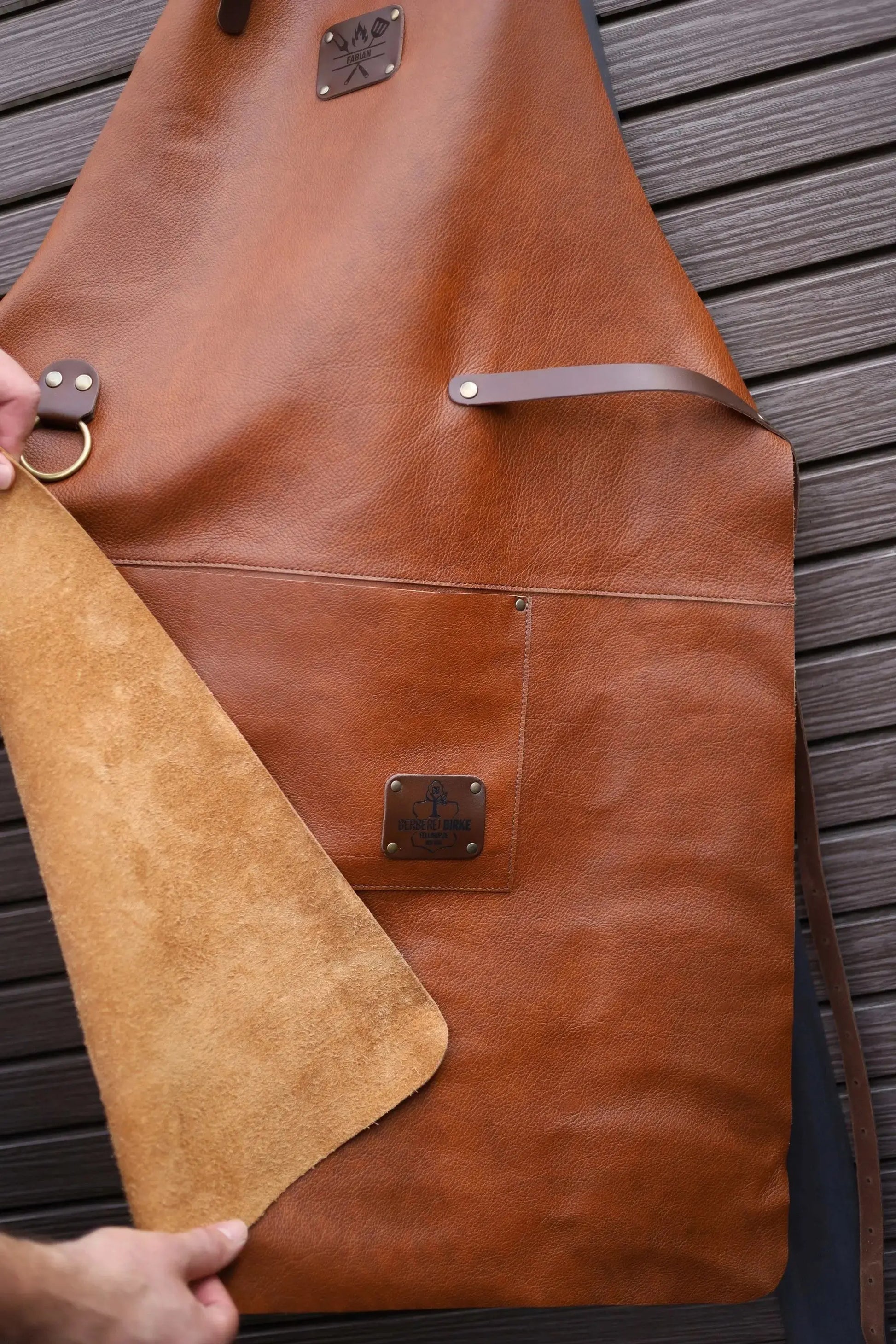 Premium Leder-Grillschürze Whiskybraun mit Personalisierung | Regular  Gerberei Birke Fellshop