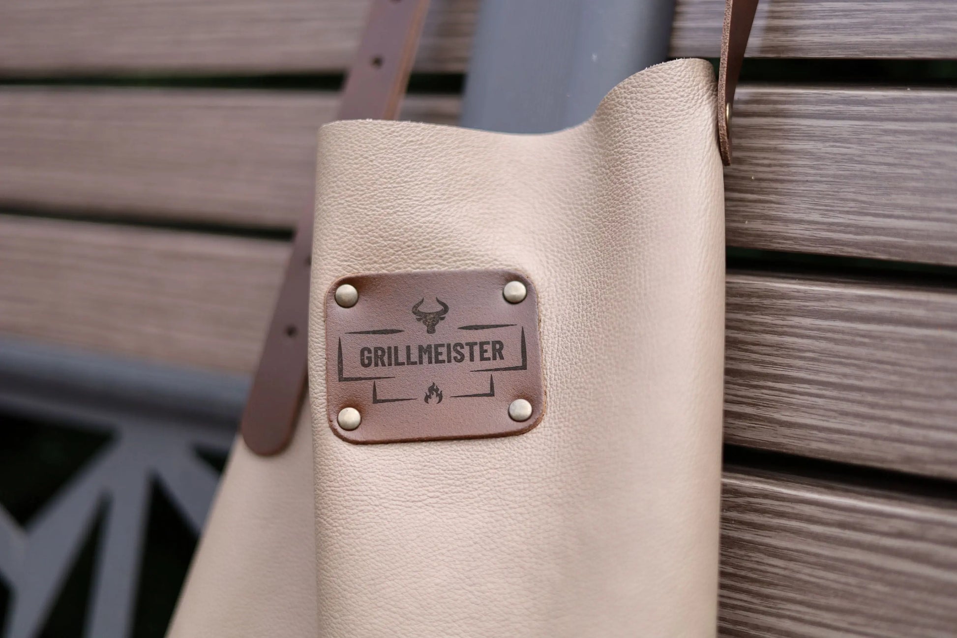 Premium Leder-Grillschürze Smokegrau mit Personalisierung | Regular  Gerberei Birke Fellshop
