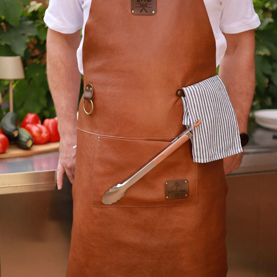 Premium Leder-Grillschürze Whiskybraun mit Personalisierung | Langgröße  Gerberei Birke Fellshop