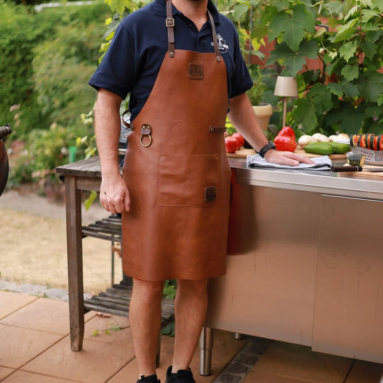 Premium Leder-Grillschürze Whiskybraun mit Personalisierung | Regular  Gerberei Birke Fellshop