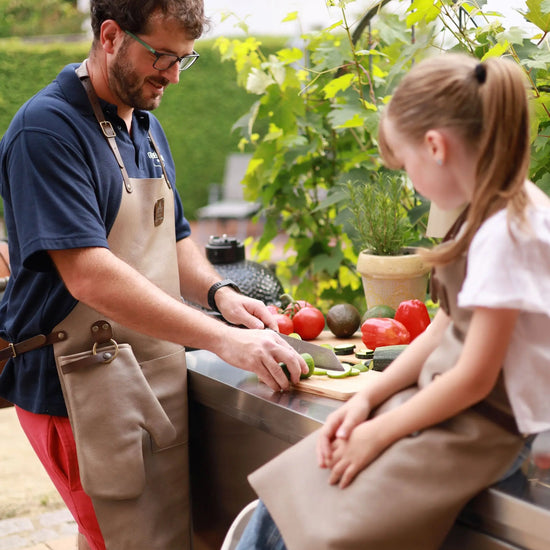 Premium Leder-Grillschürze Smokegrau mit Personalisierung | Regular  Gerberei Birke Fellshop