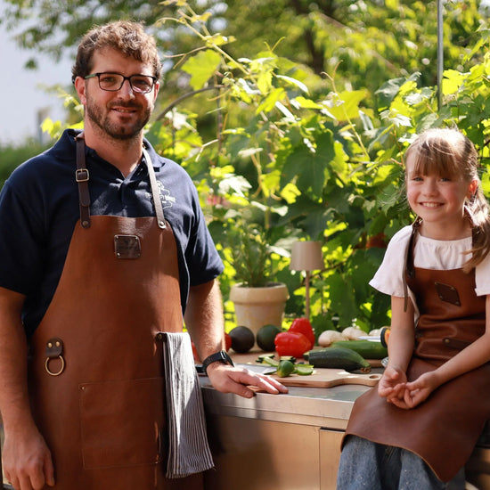 Kinder-Grillschürze aus Leder mit Wunschname | Braun  Gerberei Birke Fellshop