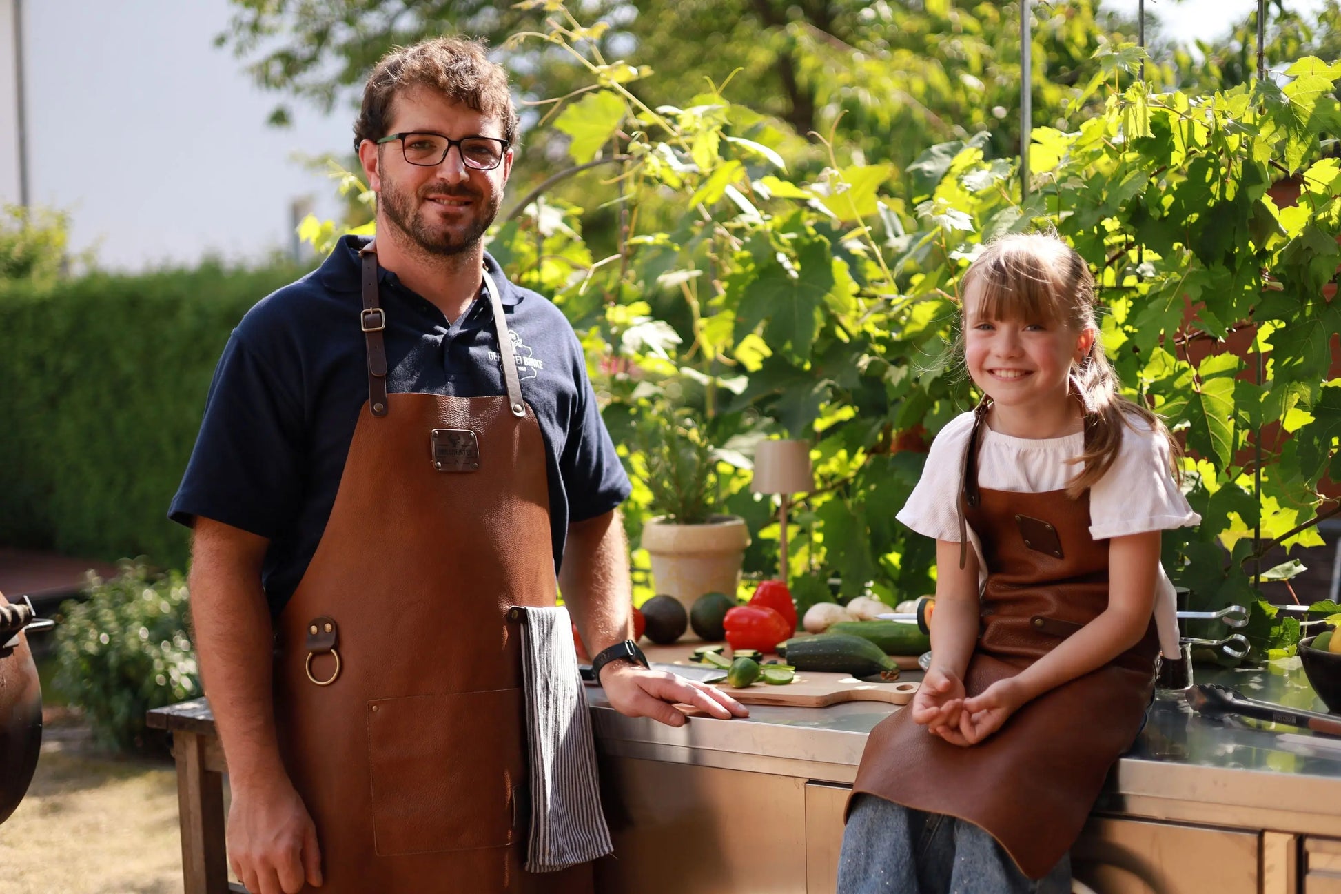 Kinder-Grillschürze aus Leder mit Wunschname | Braun  Gerberei Birke Fellshop