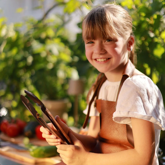 Kinder-Grillschürze aus Leder mit Wunschname | Braun  Gerberei Birke Fellshop