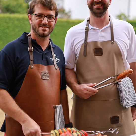 Premium Leder-Grillschürze Smokegrau mit Personalisierung | extra Lang für über 1,9m  Gerberei Birke Fellshop