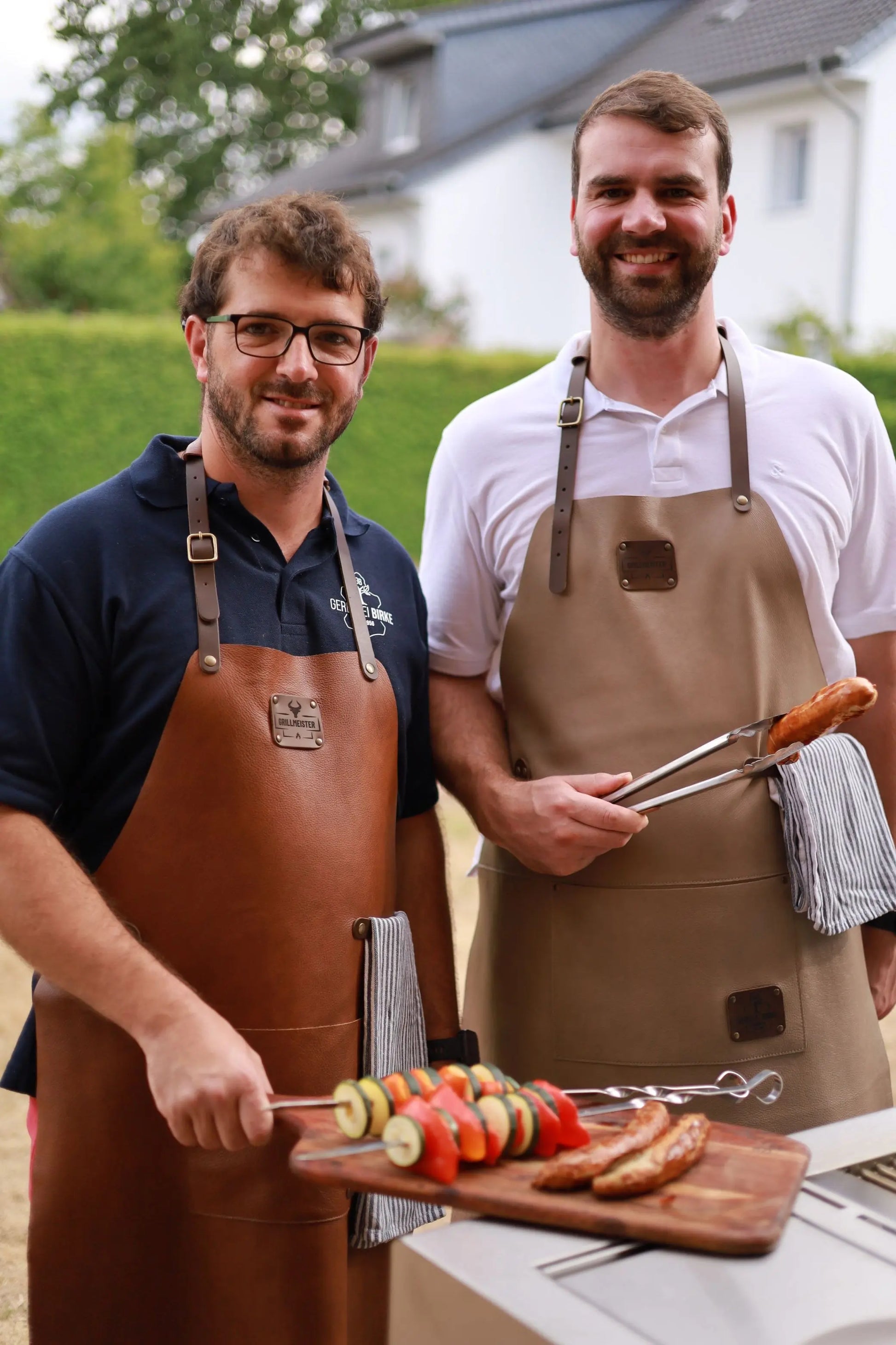 Premium Leder-Grillschürze Smokegrau mit Personalisierung | extra Lang für über 1,9m  Gerberei Birke Fellshop