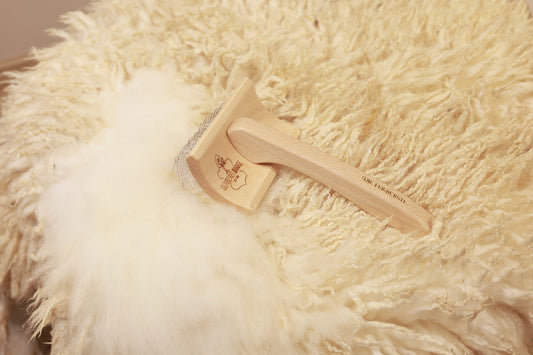 Premium Pflege-Set: Das Premium Waschmittel & Die Fellbürste – für langanhaltende Schönheit Ihrer Felle