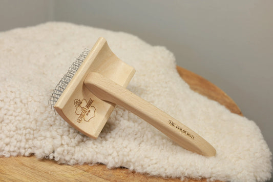 Die Fellbürste – von Profis getestet & für die beste Fellpflege Gerberei Birke Fellshop