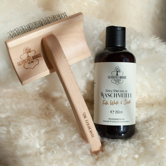 Premium Pflege-Set: Das Premium Waschmittel & Die Fellbürste – für langanhaltende Schönheit Ihrer Felle Gerberei Birke Fellshop