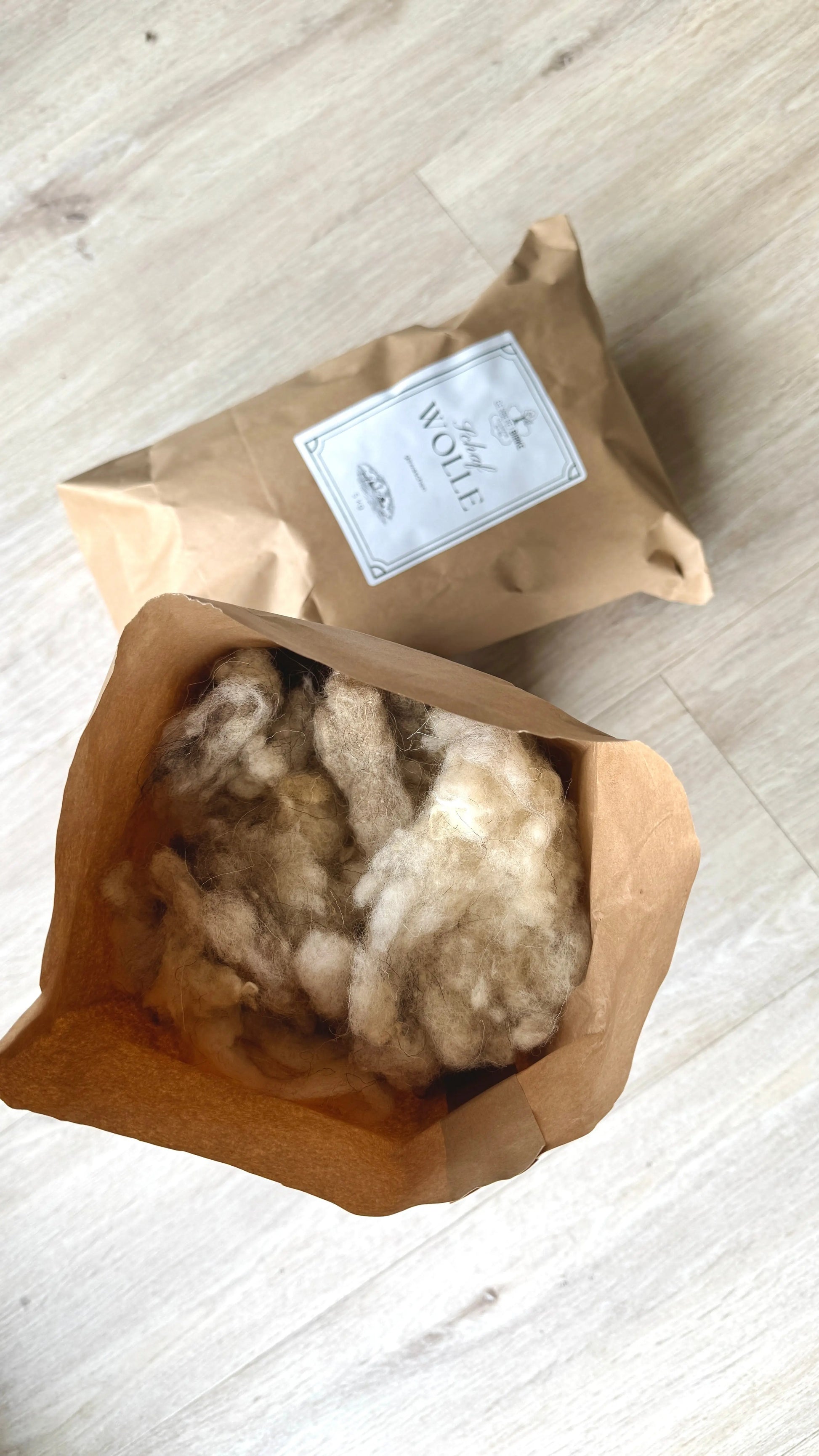 200g naturbelassene Schafwolle – gereinigt & entstaubt  Gerberei Birke Fellshop