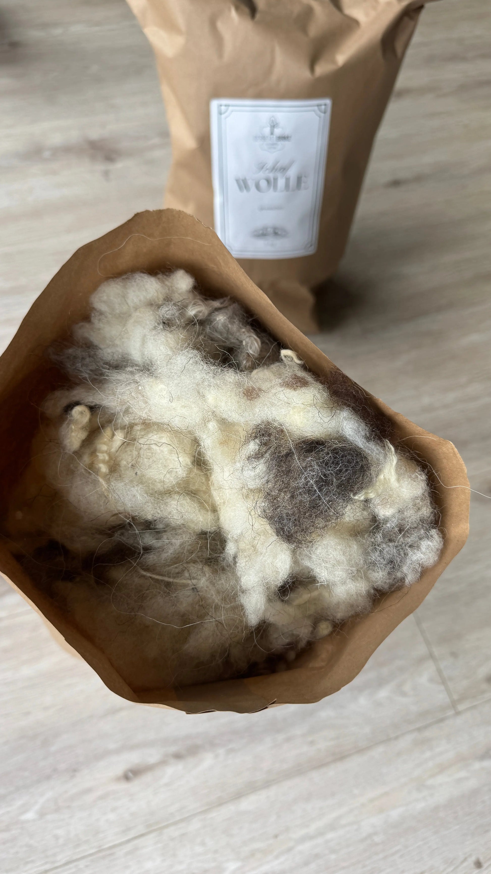 200g naturbelassene Schafwolle – gereinigt & entstaubt  Gerberei Birke Fellshop