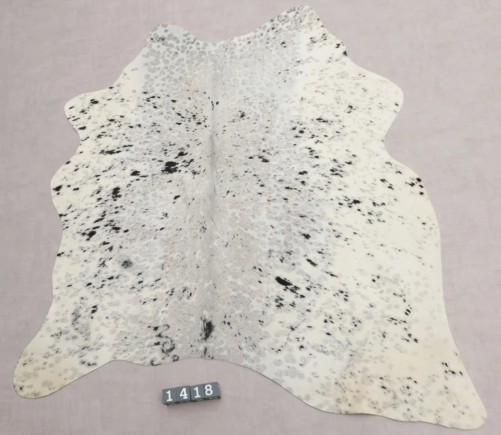 Kuhfell Grau Salz & Pfeffer (1418) 1-2 qm  Gerberei Birke Fellshop: Gesamtaufnahme