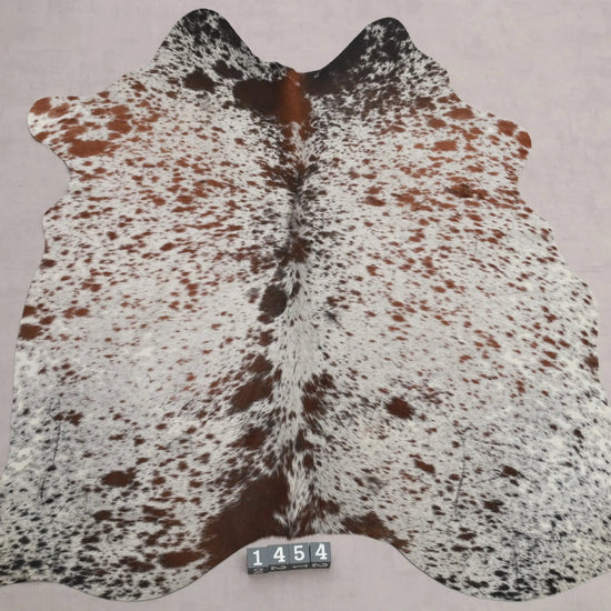 Kuhfell Braun Schwarz Weiß Salz & Pfeffer (1454) 1-2 qm  Gerberei Birke Fellshop: Gesamtaufnahme