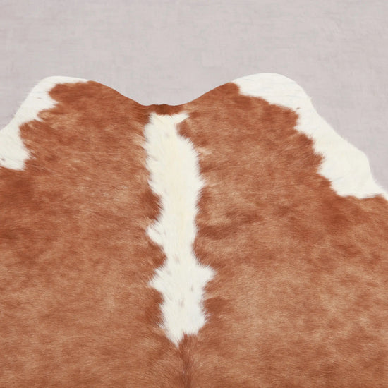 Kuhfell Beige Weiß Natürlicher Giraffenlook (2713) 2-3 qm  Gerberei Birke Fellshop: Nahaufnahme Hals