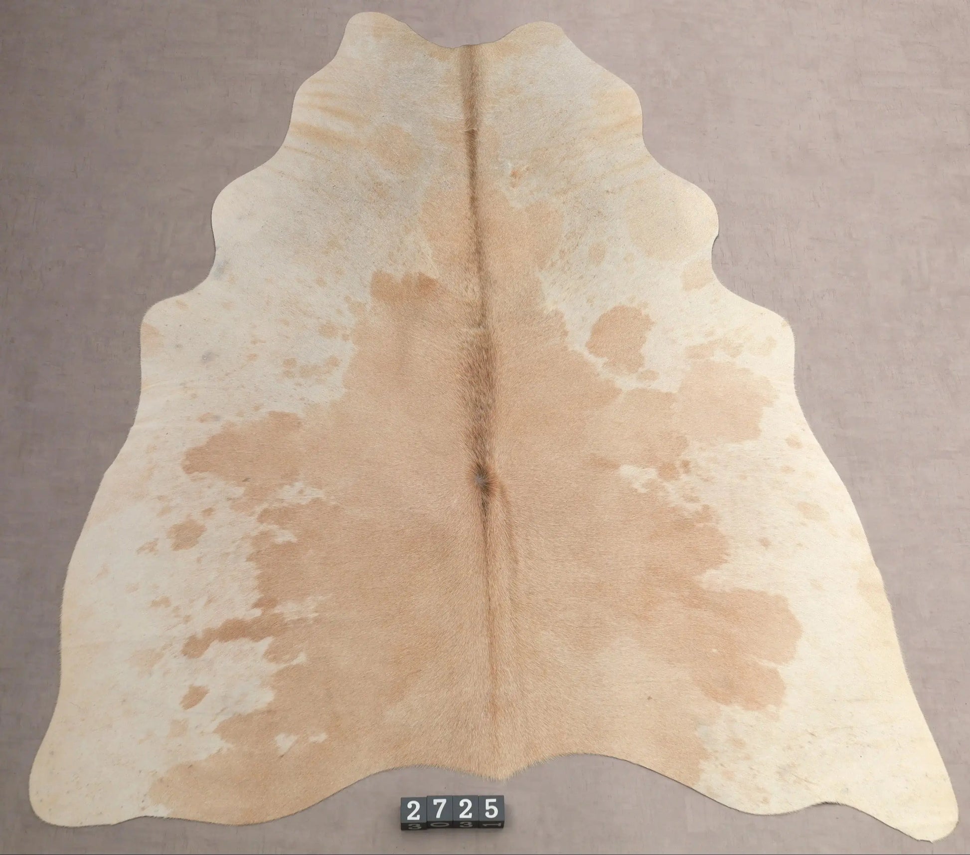 Kuhfell Beige Weiß Grau (2725) 2-3 qm  Gerberei Birke Fellshop: Gesamtaufnahme