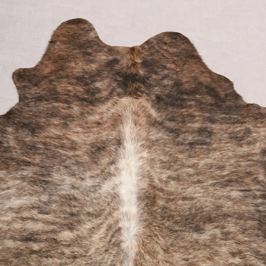 Kuhfell Beige Braun Weiß Schwarz getigert (2749) 2-3 qm  Gerberei Birke Fellshop: Nahaufnahme Hals