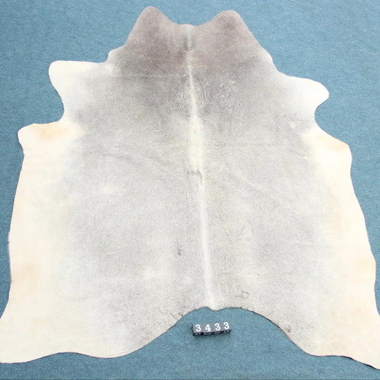 Kuhfell Grau Weiß Beige (3433) 3-4 qm  Gerberei Birke Fellshop: Gesamtaufnahme