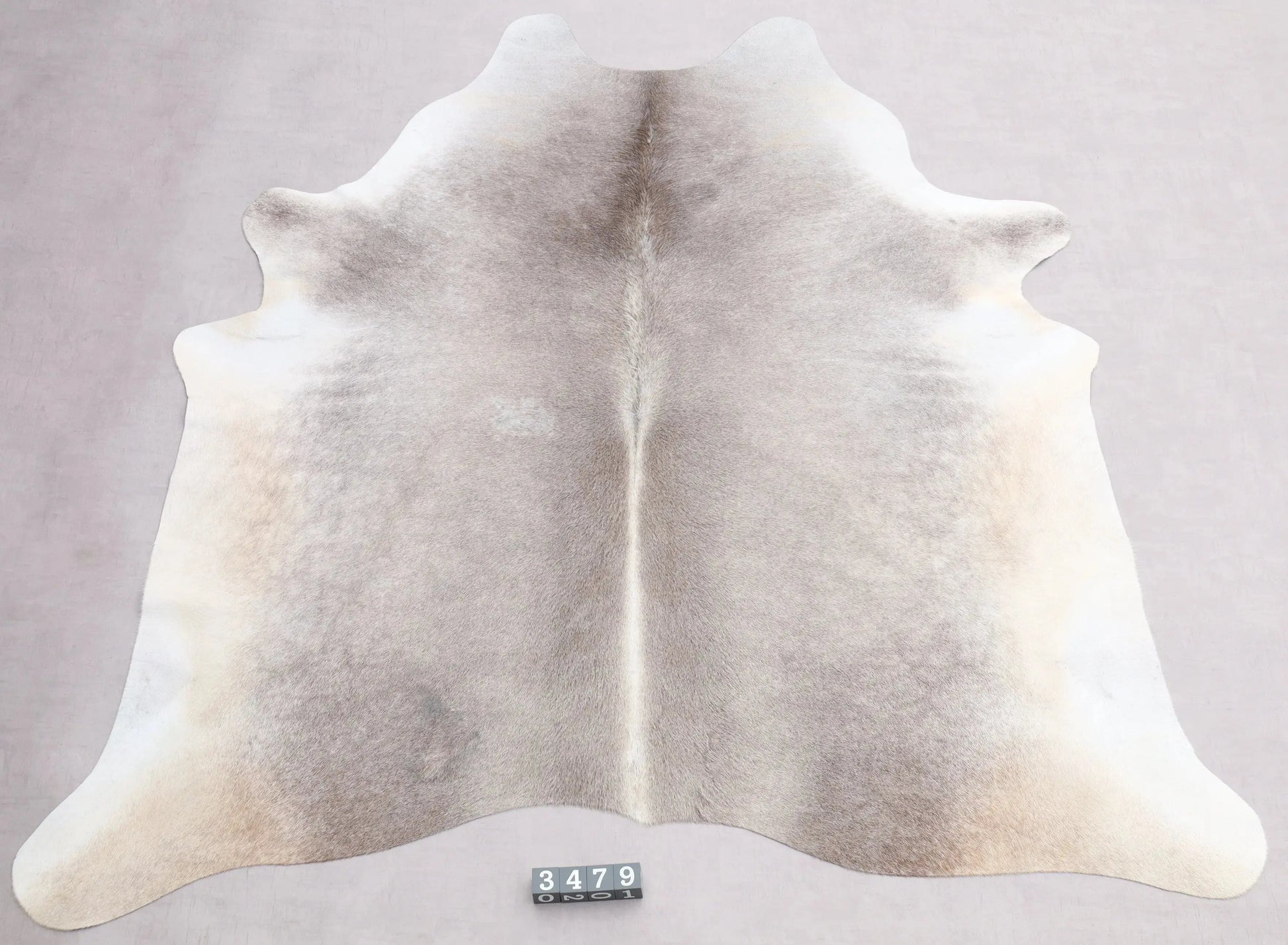 Kuhfell Grau Weiß Beige (3479) 3-4 qm  Gerberei Birke Fellshop: Gesamtaufnahme