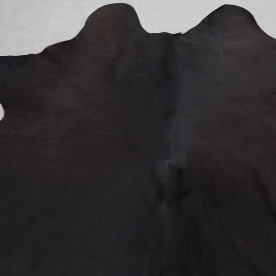 Kuhfell Schwarz Weiß Braun (3488) 3-4 qm  Gerberei Birke Fellshop: Nahaufnahme Hals