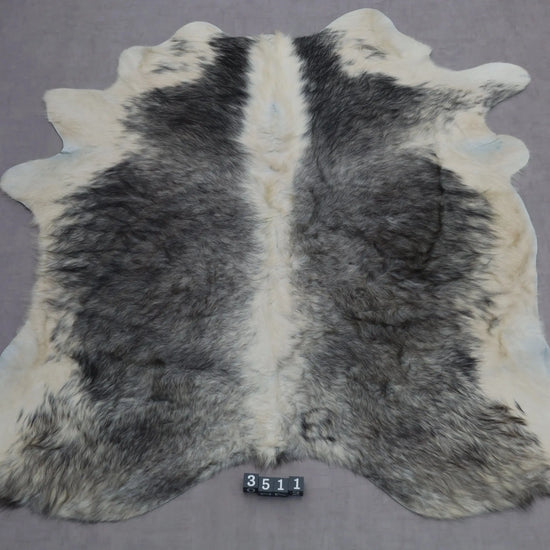 Kuhfell Grau Weiß Gelblich Langhaar (3511) 3-4 qm  Gerberei Birke Fellshop: Gesamtaufnahme