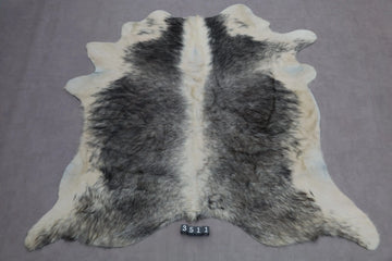 Kuhfell Grau Weiß Gelblich Langhaar (3511) 3-4 qm  Gerberei Birke Fellshop: Gesamtaufnahme