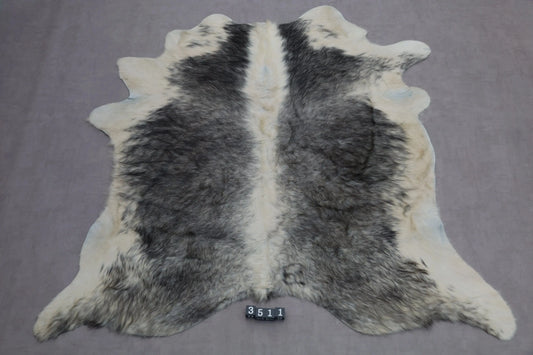 Kuhfell Grau Weiß Gelblich Langhaar (3511) 3-4 qm  Gerberei Birke Fellshop: Gesamtaufnahme