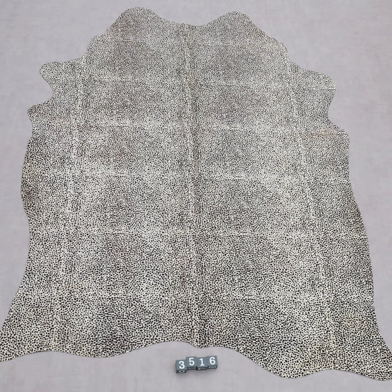 Kuhfell Beige Braun Schwarz Weiß bedruckt (3516) 3-4 qm  Gerberei Birke Fellshop: Gesamtansicht