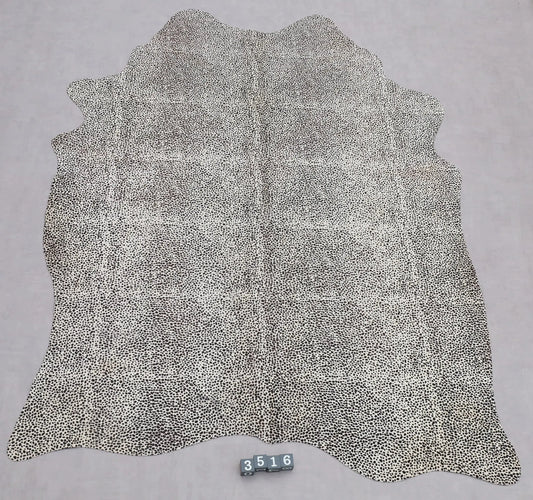 Kuhfell Beige Braun Schwarz Weiß bedruckt (3516) 3-4 qm  Gerberei Birke Fellshop: Gesamtansicht