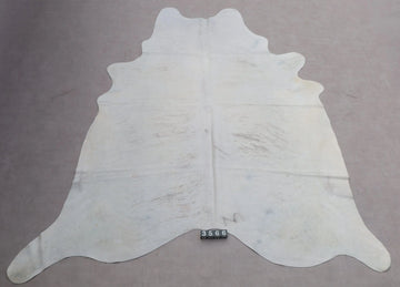 Kuhfell Weiß Beige mit Brandzeichen (3566) 3-4 qm  Gerberei Birke Fellshop: Gesamtaufnahme