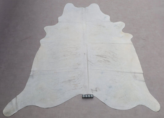 Kuhfell Weiß Beige mit Brandzeichen (3566) 3-4 qm  Gerberei Birke Fellshop: Gesamtaufnahme