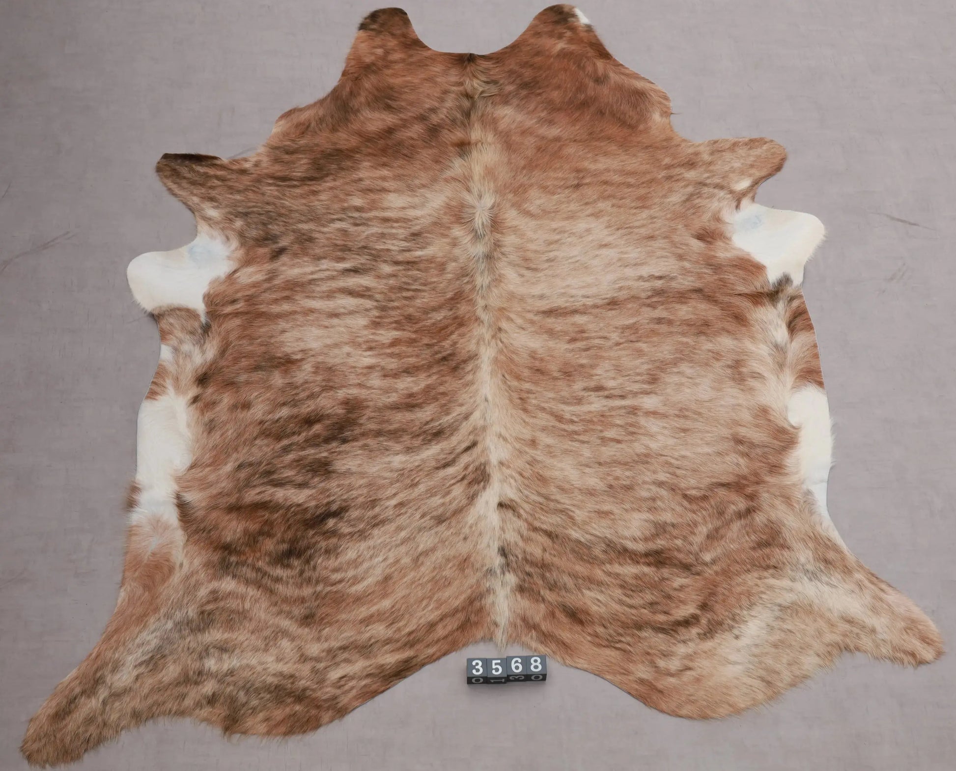 Kuhfell Braun Beige Weiß getigert (3568) 3-4 qm  Gerberei Birke Fellshop: Gesamtaufnahme