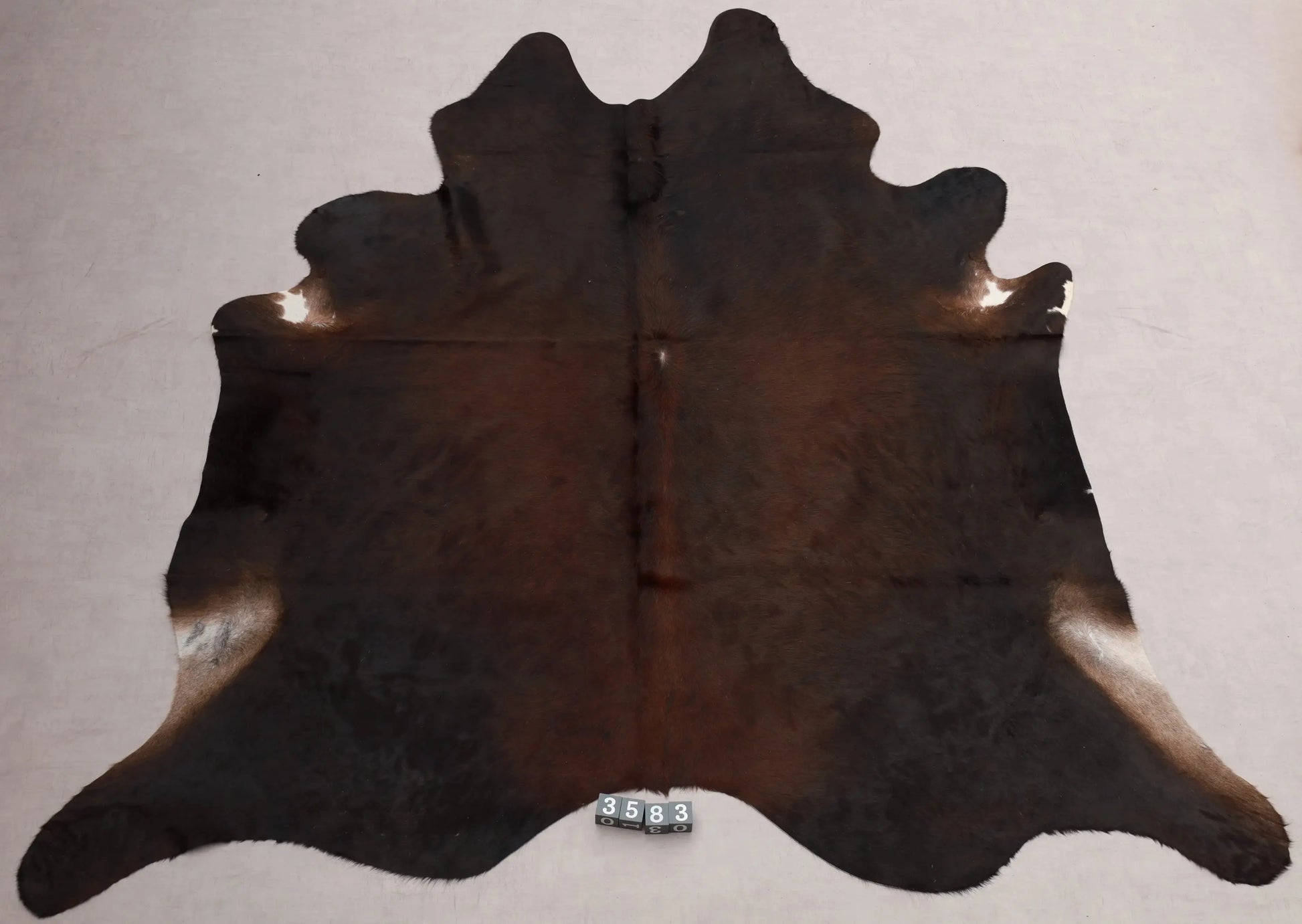 Kuhfell Braun Weiß Schwarz (3583) 3-4 qm  Gerberei Birke Fellshop: Gesamtaufnahme