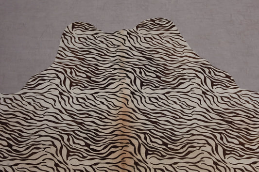 Kuhfell Schwarz Weiß Zebra (3585) 3-4 qm  Gerberei Birke Fellshop: Nahaufnahme Hals
