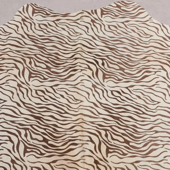 Kuhfell Schwarz Weiß Zebra (3586) 3-4 qm  Gerberei Birke Fellshop: Nahaufnahme Hals