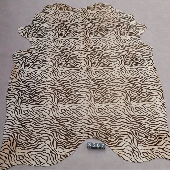 Kuhfell Schwarz Weiß Zebra (3587) 3-4 qm  Gerberei Birke Fellshop: Gesamtaufnahme