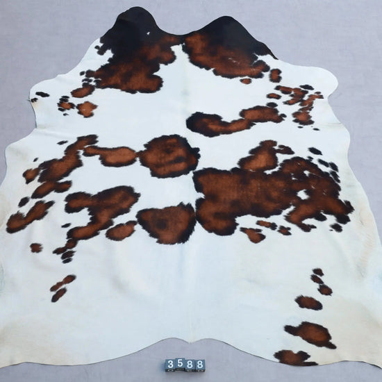 Kuhfell Schwarz Weiß Braun (3588) 3-4 qm  Gerberei Birke Fellshop: Gesamtaufnahme
