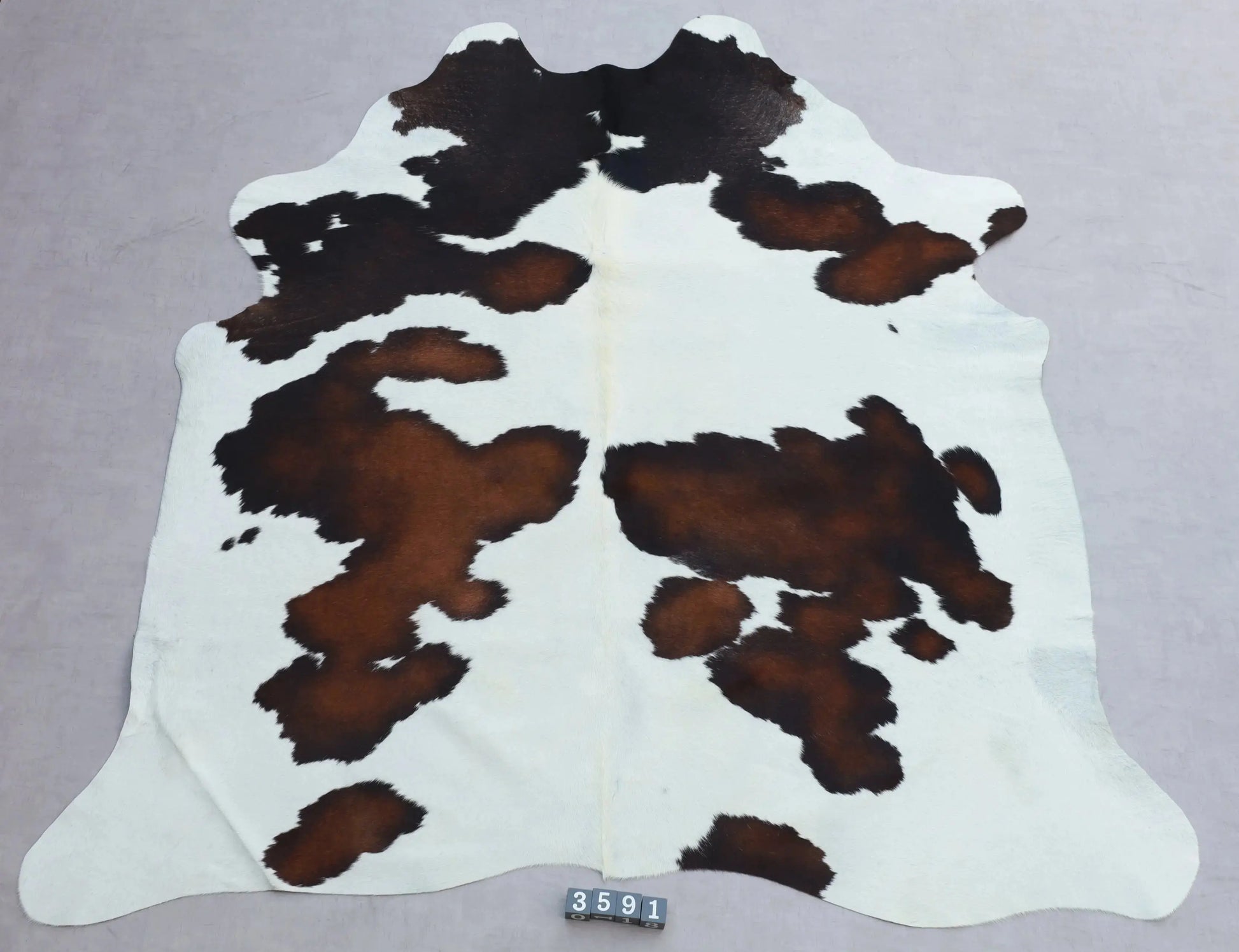Kuhfell Schwarz Weiß Braun (3591) 3-4 qm  Gerberei Birke Fellshop: Gesamtaufnahme