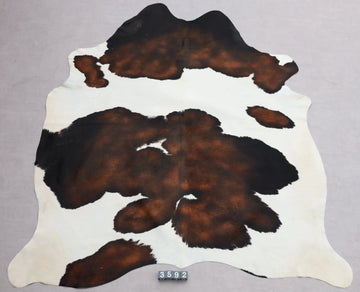Kuhfell Schwarz Weiß Braun (3592) 3-4 qm  Gerberei Birke Fellshop: Gesamtaufnahme