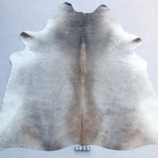 Kuhfell Grau Weiß Braun (3612) 3-4 qm  Gerberei Birke Fellshop: Gesamtaufnahme
