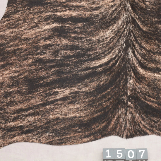 Kuhfell Beige Schwarz getigert (1507) 1-2 qm Nahaufnahme Rückenende