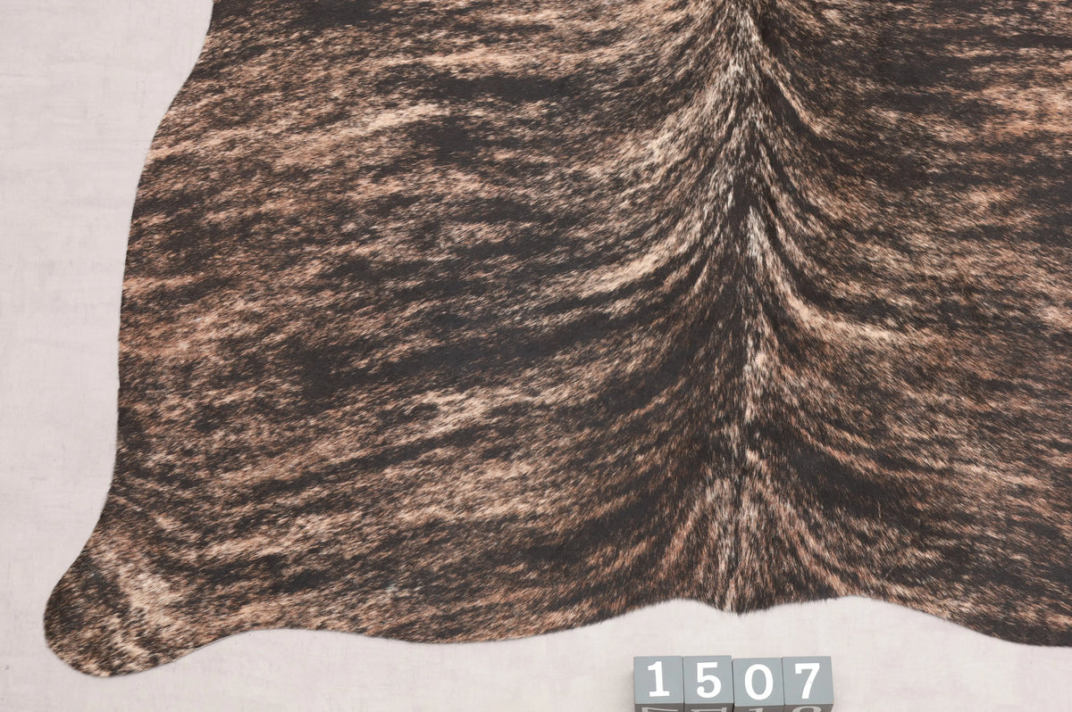 Kuhfell Beige Schwarz getigert (1507) 1-2 qm Nahaufnahme Rückenende