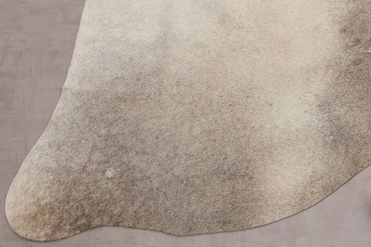 Kuhfell Grau Beige Weiß (1488) 1-2 qm - Nahaufnahme Bein